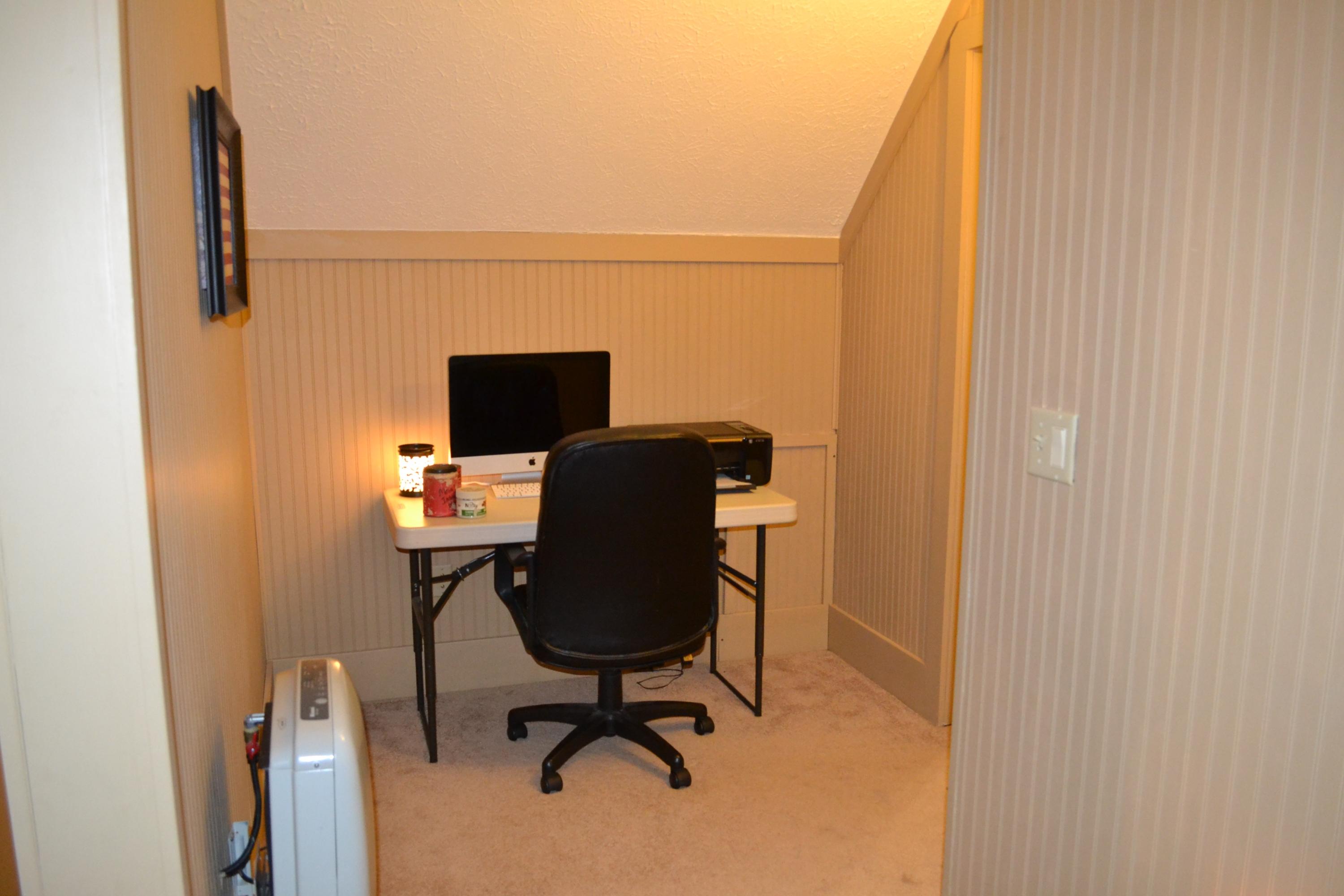 152 West Creston Road Crossville, TN 38571 - Photo 20 of 25 21 Computer area at top of stairs