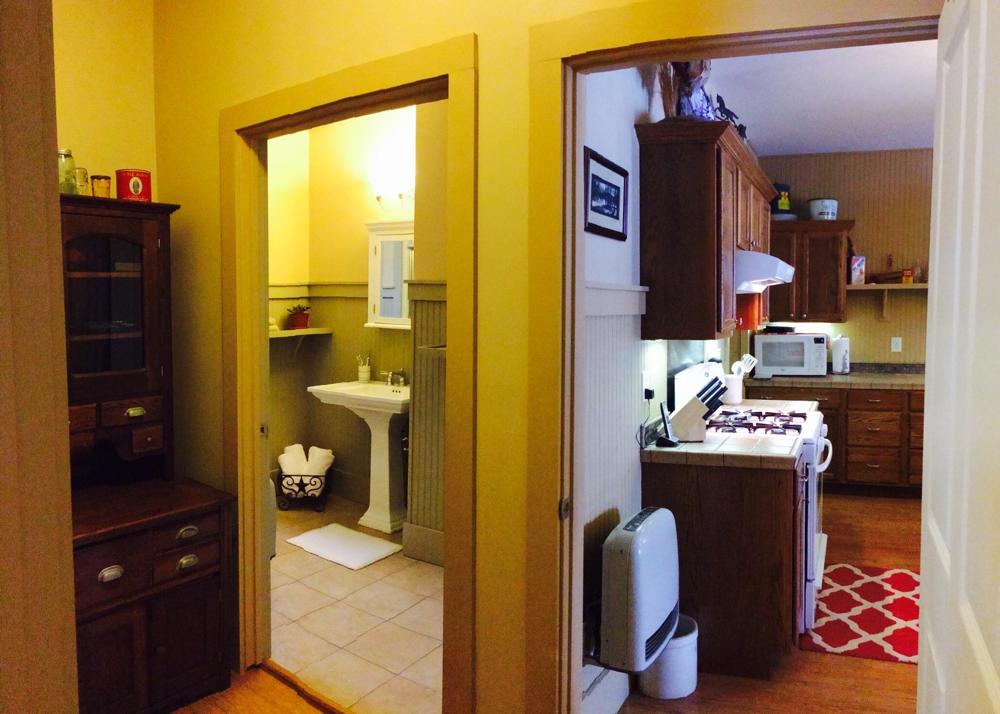 152 West Creston Road Crossville, TN 38571 - Photo 22 of 25 23 Second entrance to master bath
