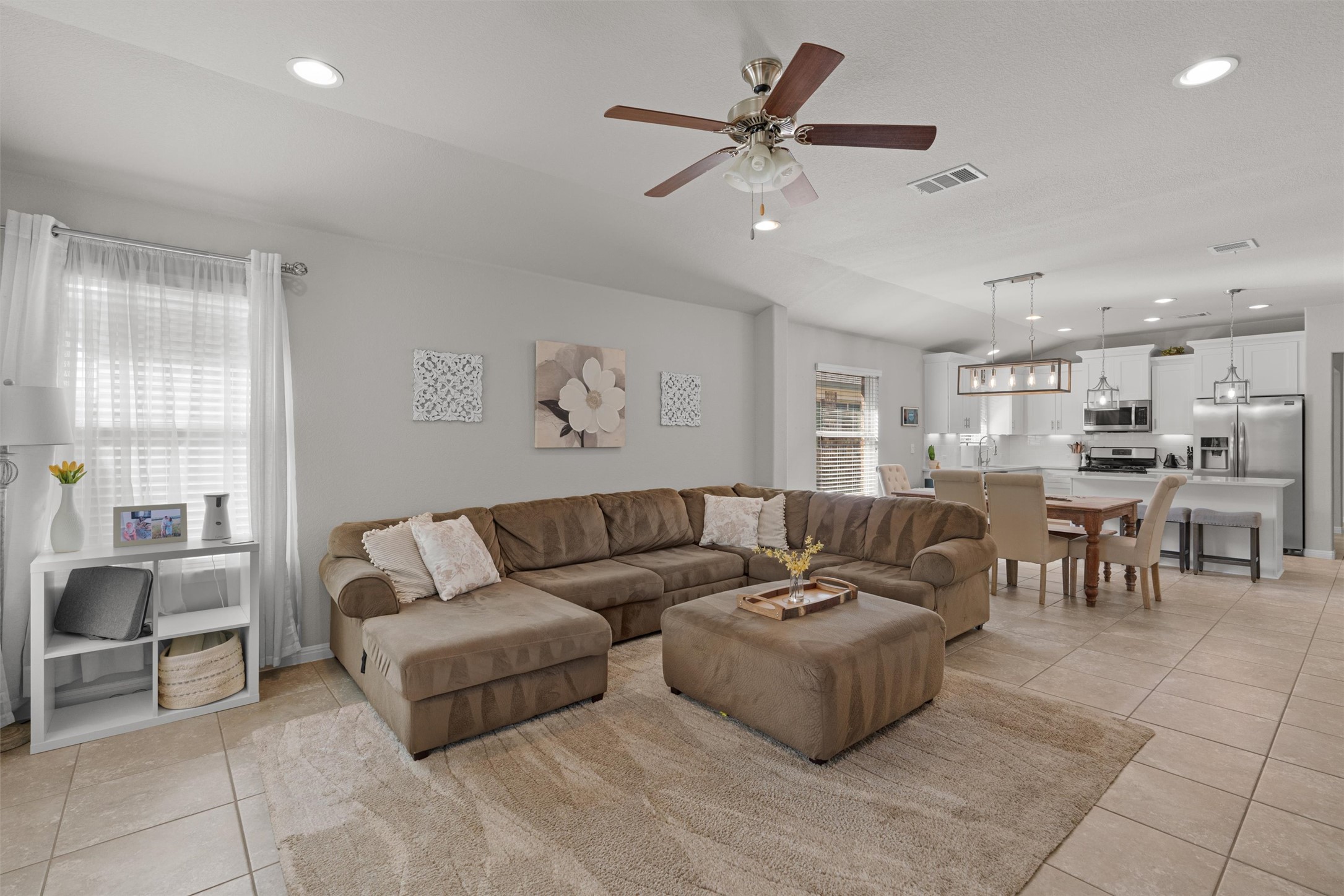 524 Longhorn Cavern Road Leander, TX 78641 - Photo 15 of 34 Living room