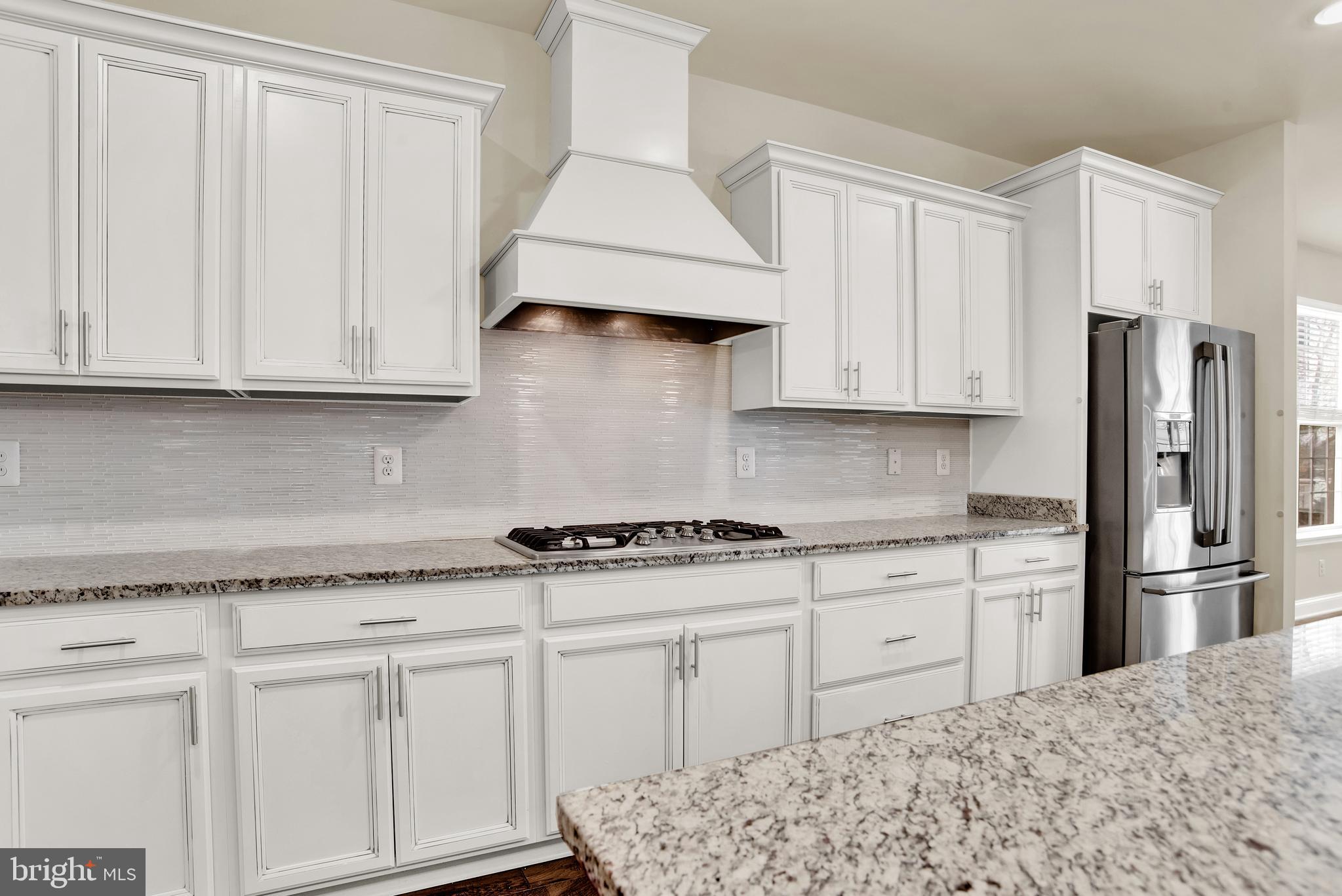 Gorgeous 42' cabinets and tile back-splash