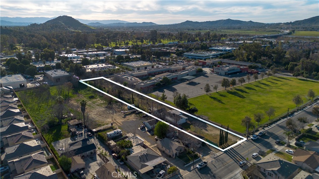 4166 Strong Street Riverside, CA 92501 - Photo 7 of 47