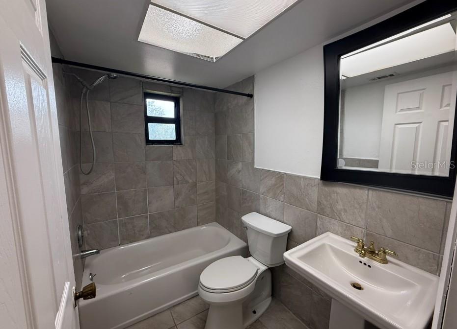 851 Mecca Drive, Unit C Sarasota, FL 34234 - Photo 7 of 9