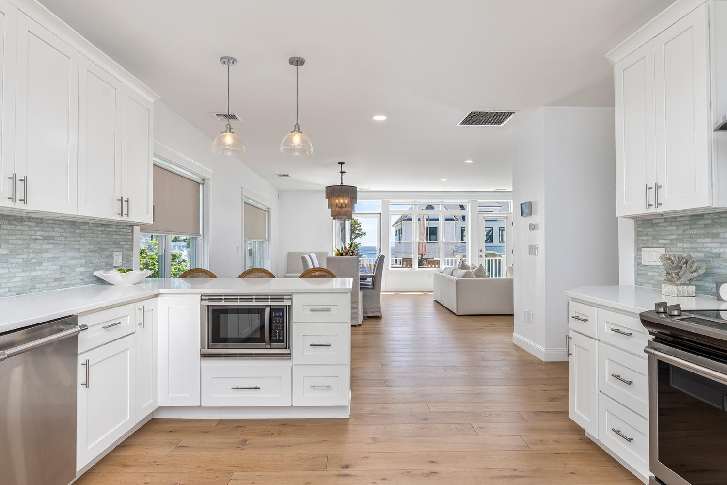 423 Seaside Avenue Saco, ME 04072 - Photo 10 of 46 Kitchen