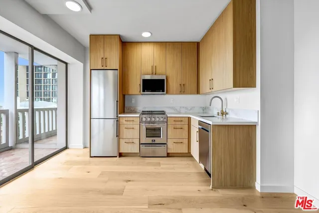 $725,000 | 999 North Doheny Drive, Unit 306, West Hollywood, CA 90069