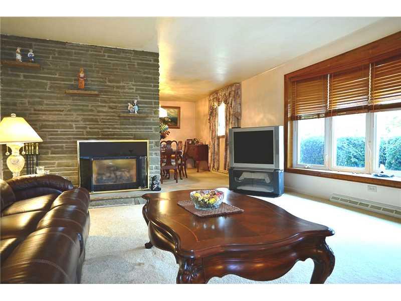112 Iris Road Sewickley, PA 15143 - Photo 2 of 11 Living Room.