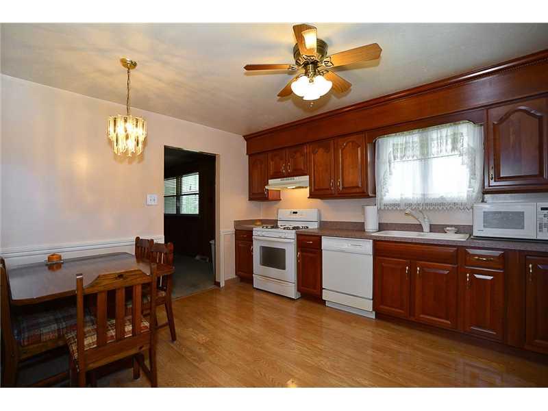112 Iris Road Sewickley, PA 15143 - Photo 4 of 11 Kitchen.