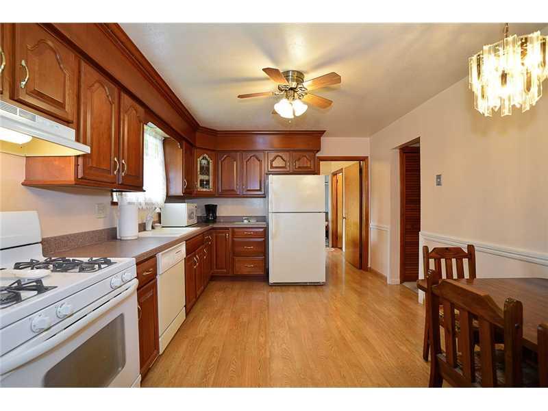112 Iris Road Sewickley, PA 15143 - Photo 5 of 11 Kitchen.