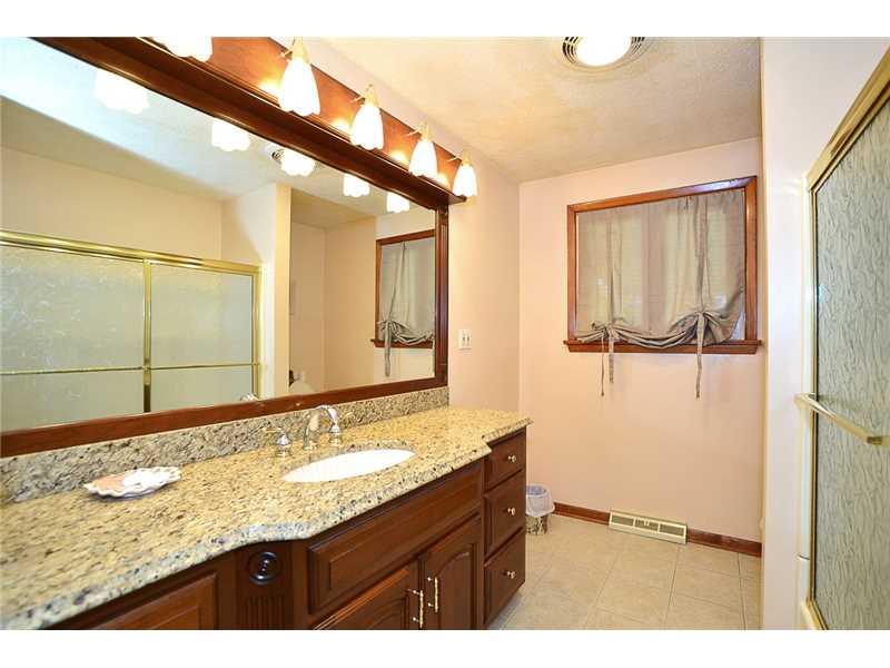 112 Iris Road Sewickley, PA 15143 - Photo 7 of 11 Full Bath.
