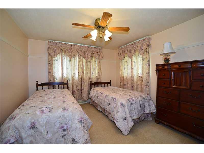 112 Iris Road Sewickley, PA 15143 - Photo 8 of 11 Bedroom.