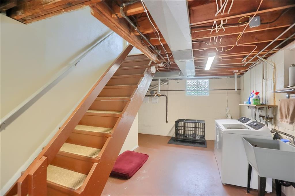 141 Ridge Avenue Pittsburgh, PA 15237 - Photo 30 of 39 On the lower level is the spacious laundry area.