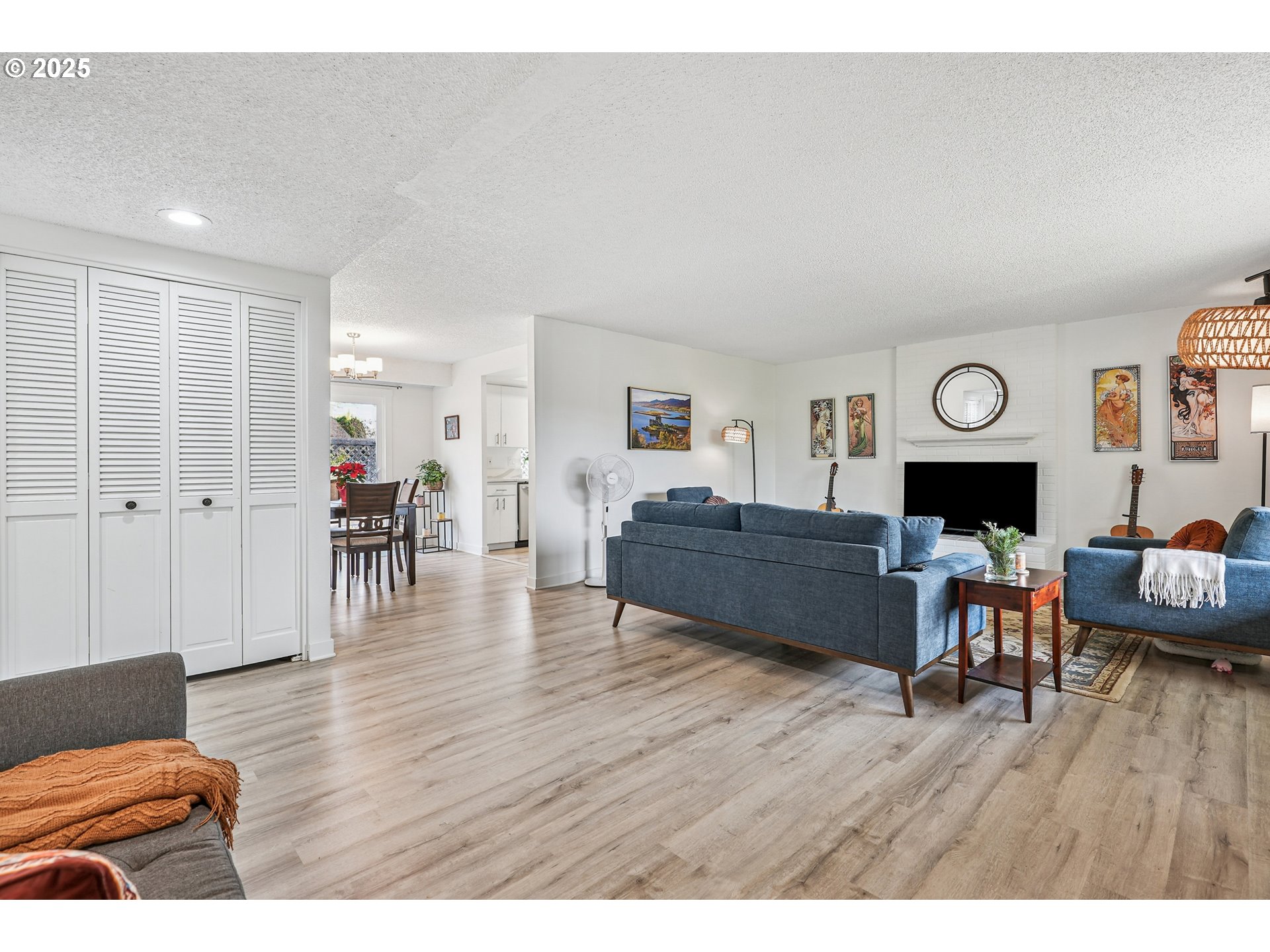 15920 Southwest Century Oak Circle Portland, OR 97224 - Photo 12 of 30 a living room with furniture and wooden floor