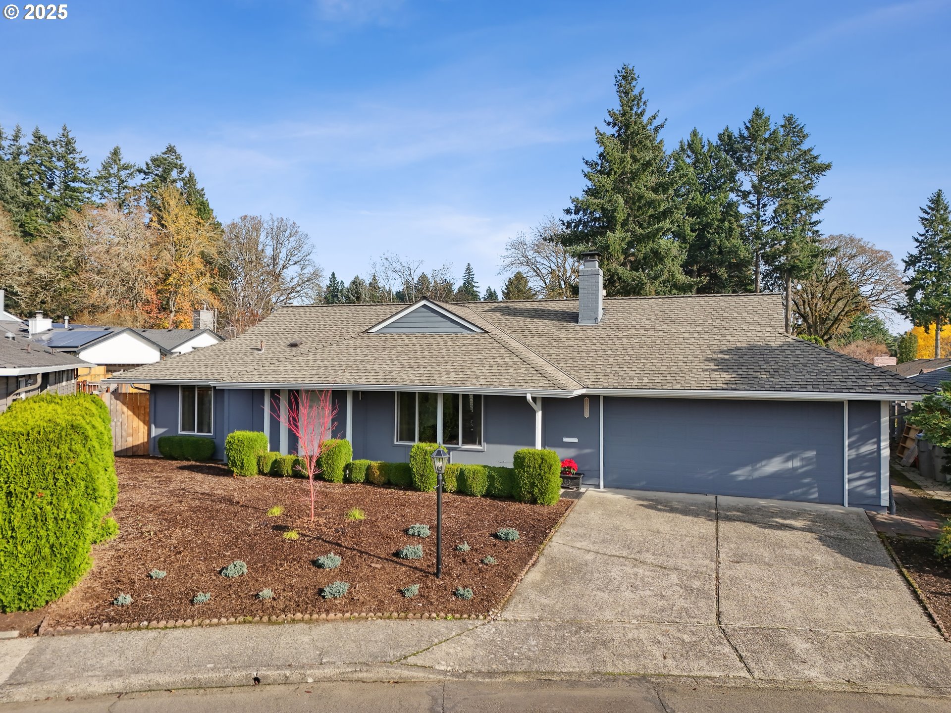 15920 Southwest Century Oak Circle Portland, OR 97224 - Photo 3 of 30 a front view of a house with garden