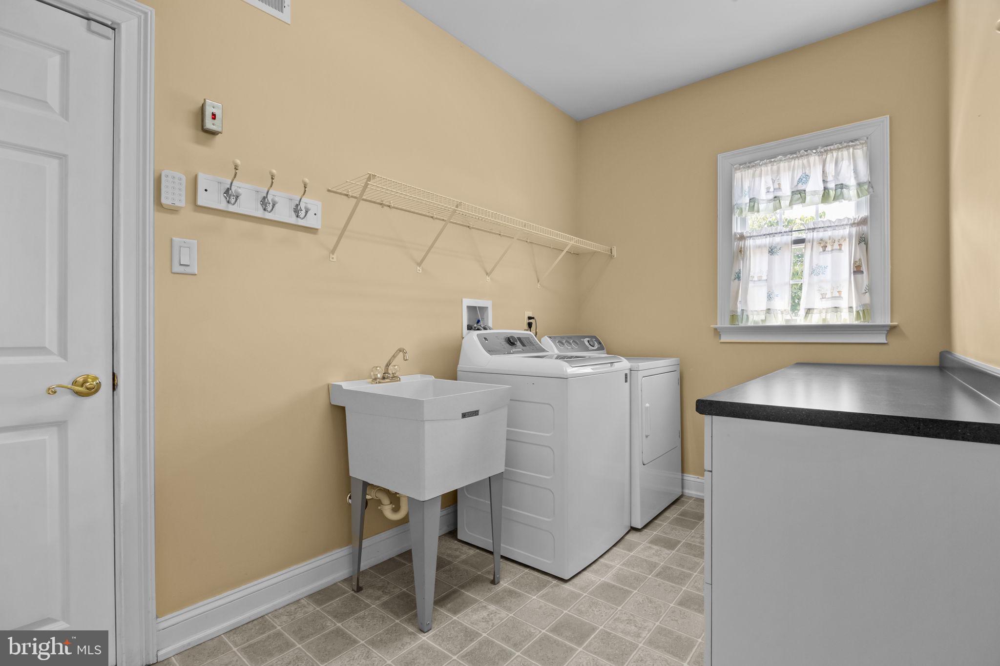 3541 Reading Way Huntingdon Valley, PA 19006 - Photo 39 of 54 a room with a table and chairs