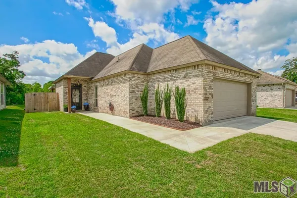 $265,000 | 7758 Amite Springs Drive, Denham Springs, LA 70706