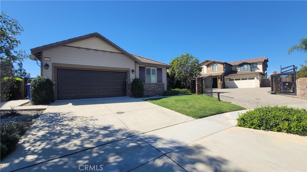 This is a Lennar Next-Gen home. It has a totally separate 1 bedroom, 1 bath apartment with a kitchenette.