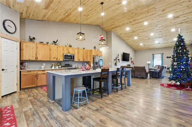 $700,000 | 9857 Southwest Duroc Drive, Cameron, MO 64429