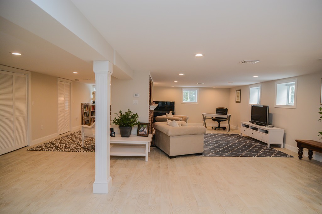 25 Chiltern Road Weston, MA 02493 - Photo 10 of 13