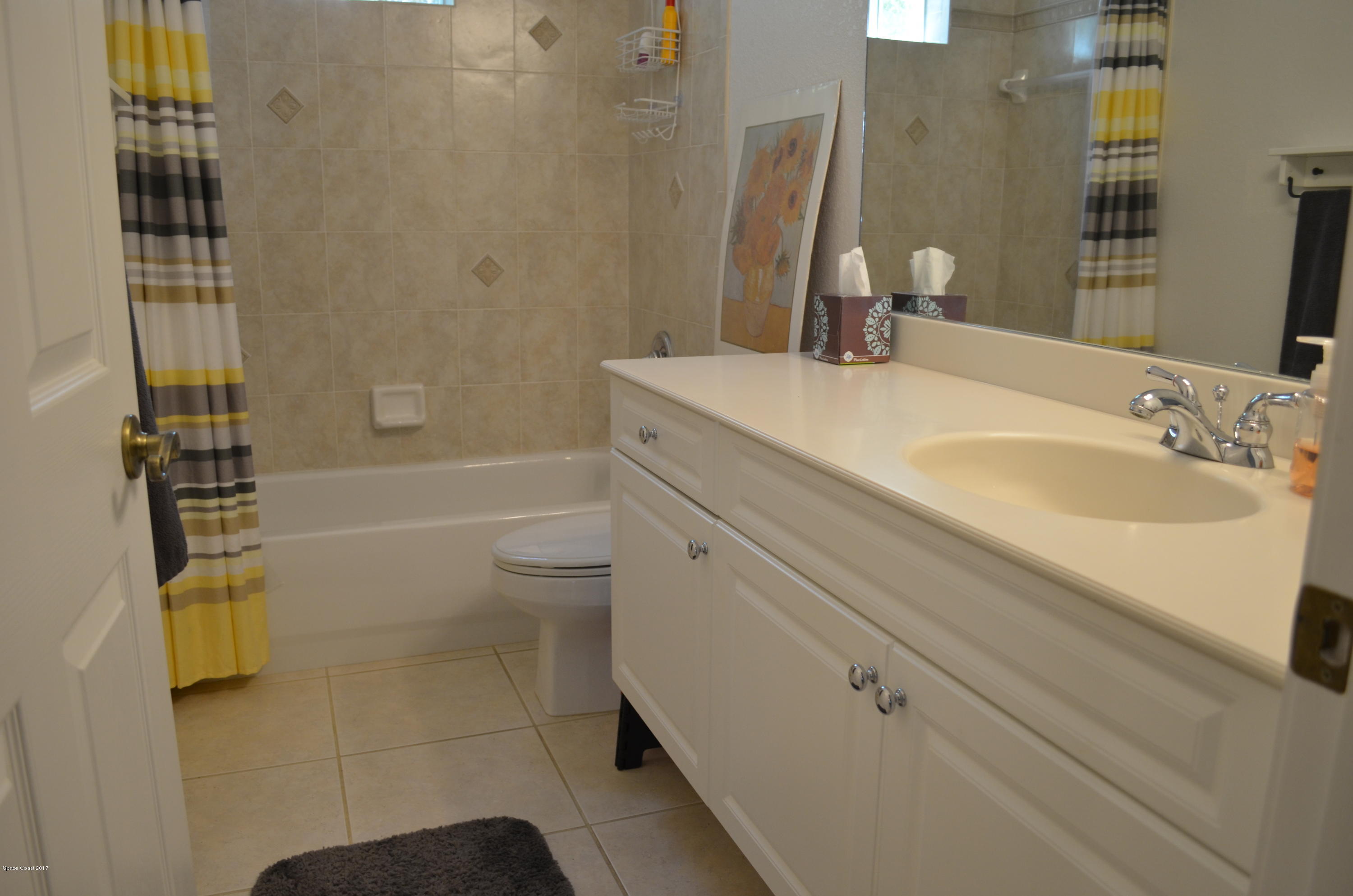 940 Spring Oak Drive Melbourne, FL 32901 - Photo 22 of 32 1ST GUEST BATH