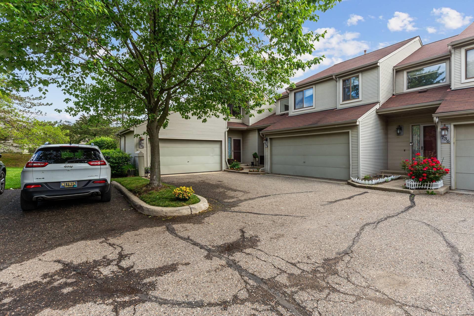 732 Hamilton Court Rochester, MI 48307 - Photo 3 of 42 50143671-aea8c0d7-60ac-435d-a6ee-9f99d2ee0995.JPG