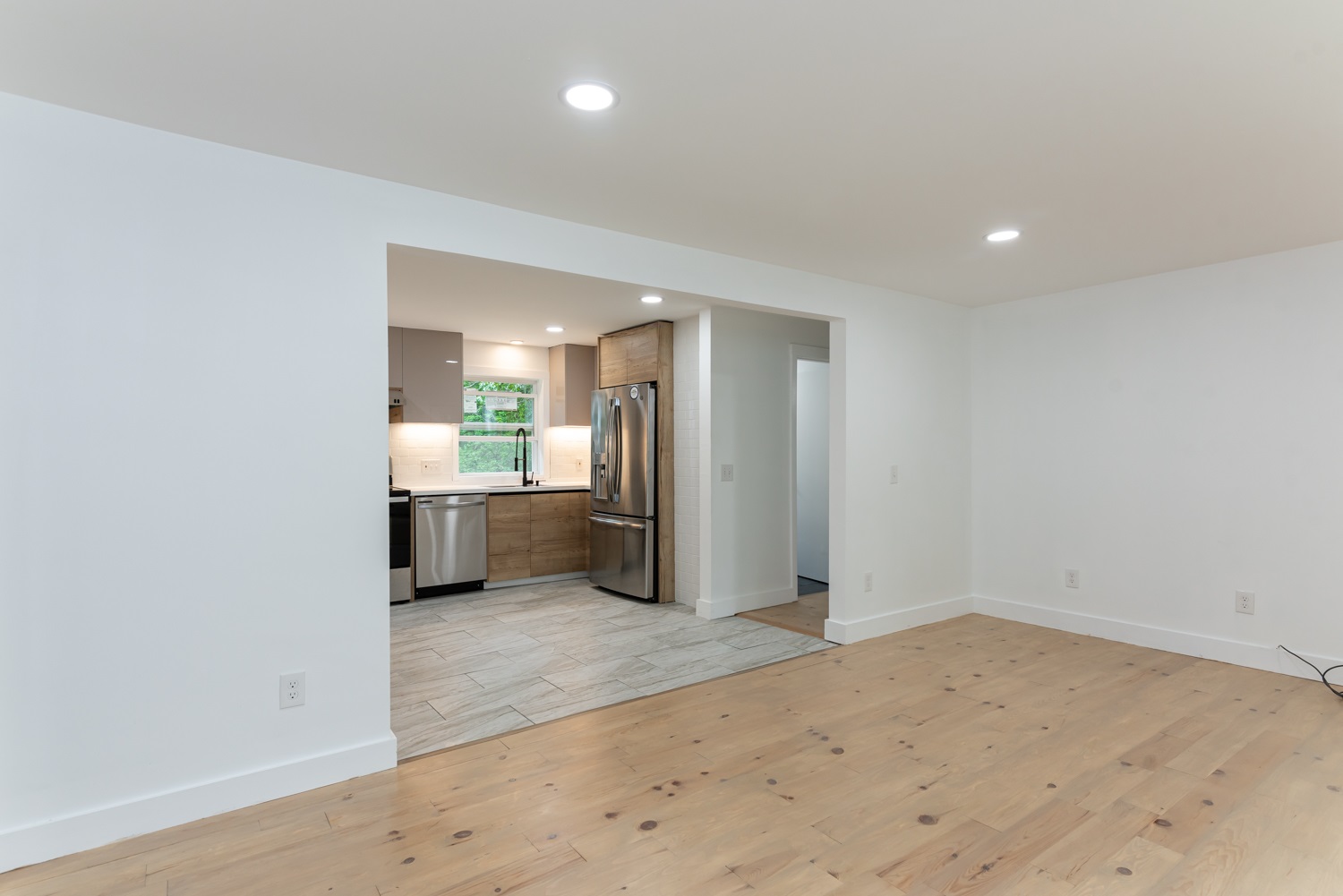 15 Stage Road, Unit A&B Atkinson, NH 03811 - Photo 7 of 40 Gallery Image 7