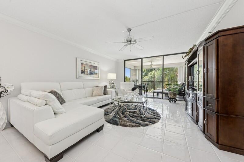 6562 Boca Del Mar Drive, Unit 321 Boca Raton, FL 33433 - Photo 4 of 21 Living Room