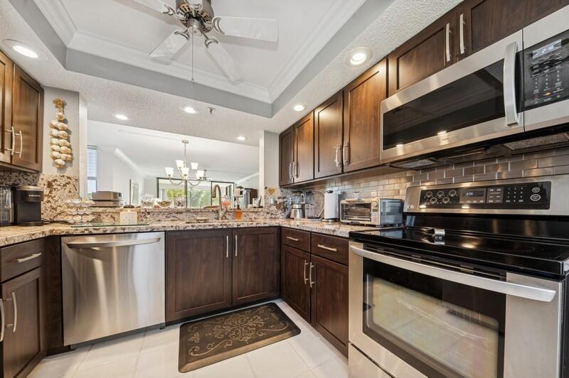 6562 Boca Del Mar Drive, Unit 321 Boca Raton, FL 33433 - Photo 9 of 21 Kitchen