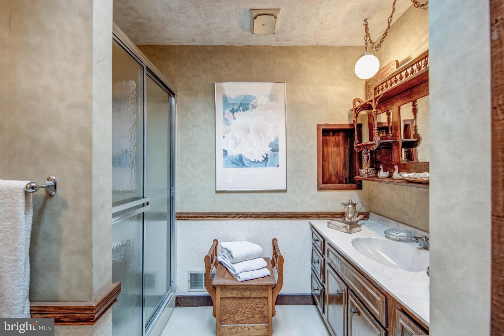 9 Fenimore Lane Wayne, PA 19087 - Photo 30 of 32 2nd Floor Hall Bathroom