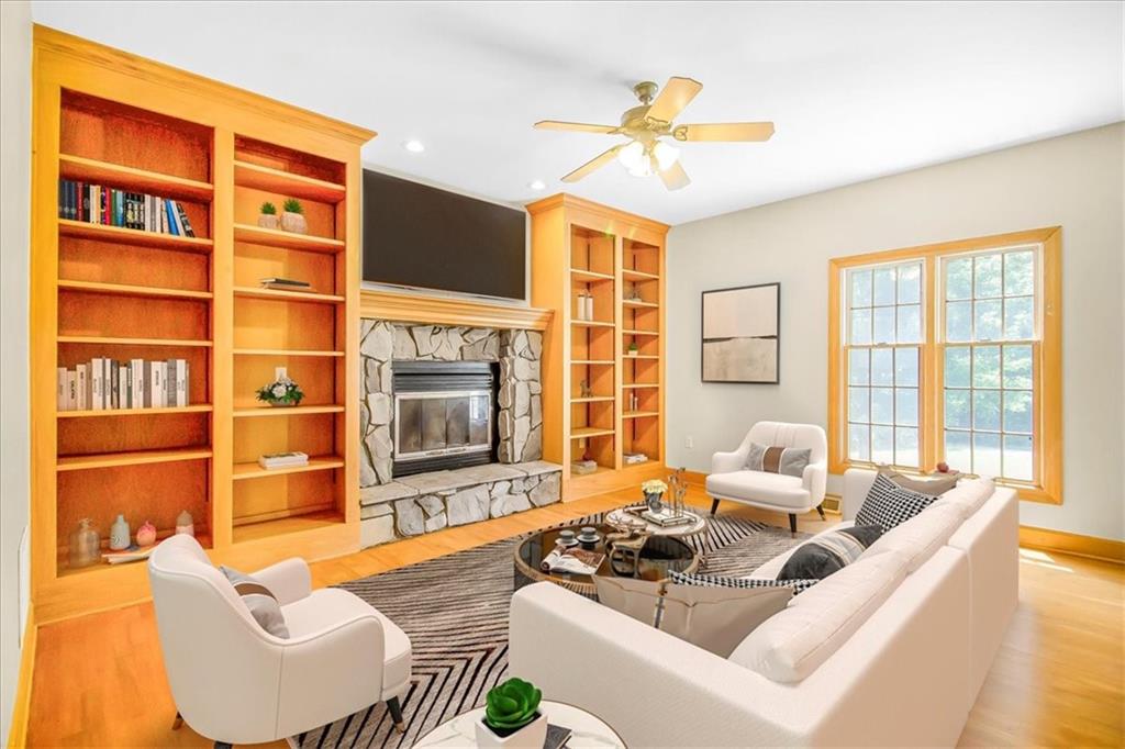 245 Southwest 400th Road Warrensburg, MO 64093 - Photo 2 of 34