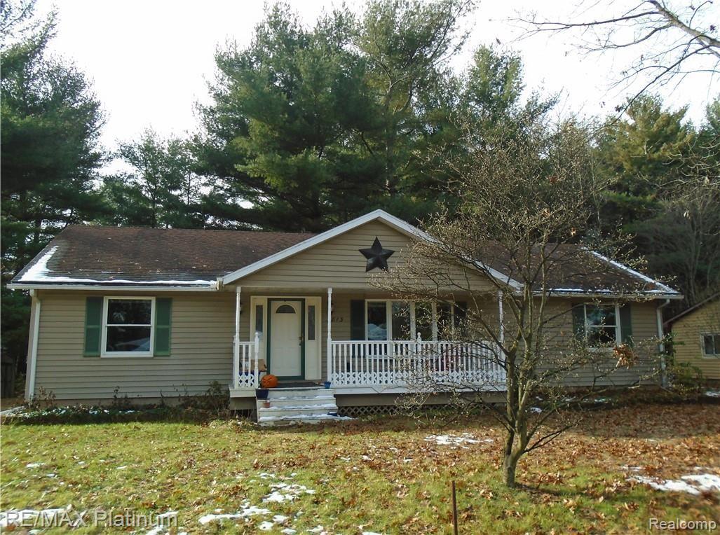 3813 Ponchartrain Pinckney, MI 48169 - Photo 1 of 21 house - front.jpg