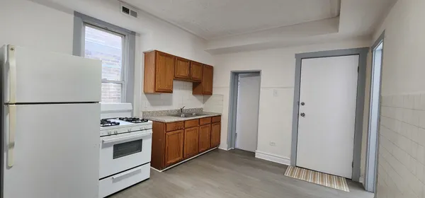 $1,350 | 3520 South Winchester Avenue, Unit 2F, Chicago, IL 60609