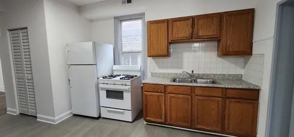 $1,350 | 3520 South Winchester Avenue, Unit 2F, Chicago, IL 60609
