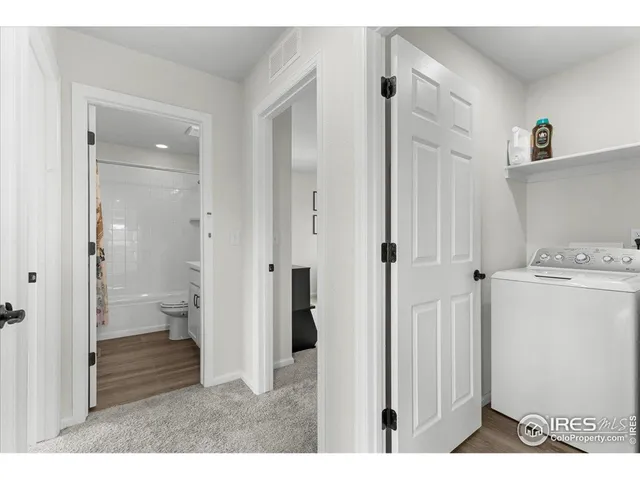 a view of a back yard