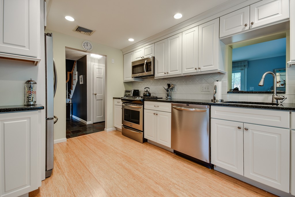 20 Cider Mill Road Framingham, MA 01701 - Photo 8 of 26