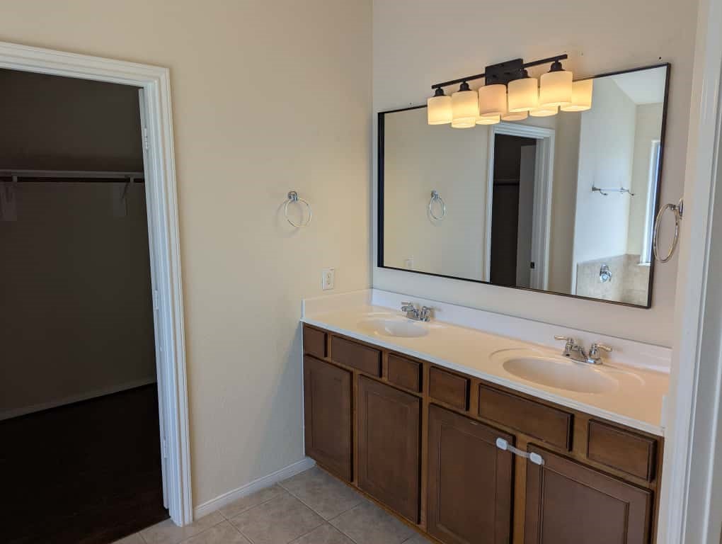 426 Dockside Terrace Katy, TX 77494 - Photo 22 of 36 Primary bathroom