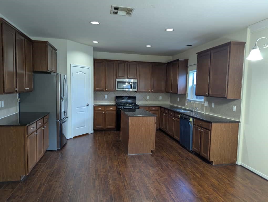 426 Dockside Terrace Katy, TX 77494 - Photo 6 of 36 Plenty of cabinet space