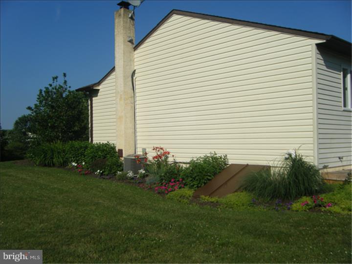 612 County Line Road Telford, PA 18969 - Photo 5 of 16 Exterior Side