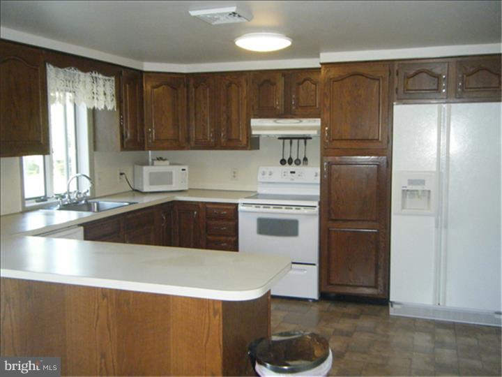 612 County Line Road Telford, PA 18969 - Photo 8 of 16 Kitchen