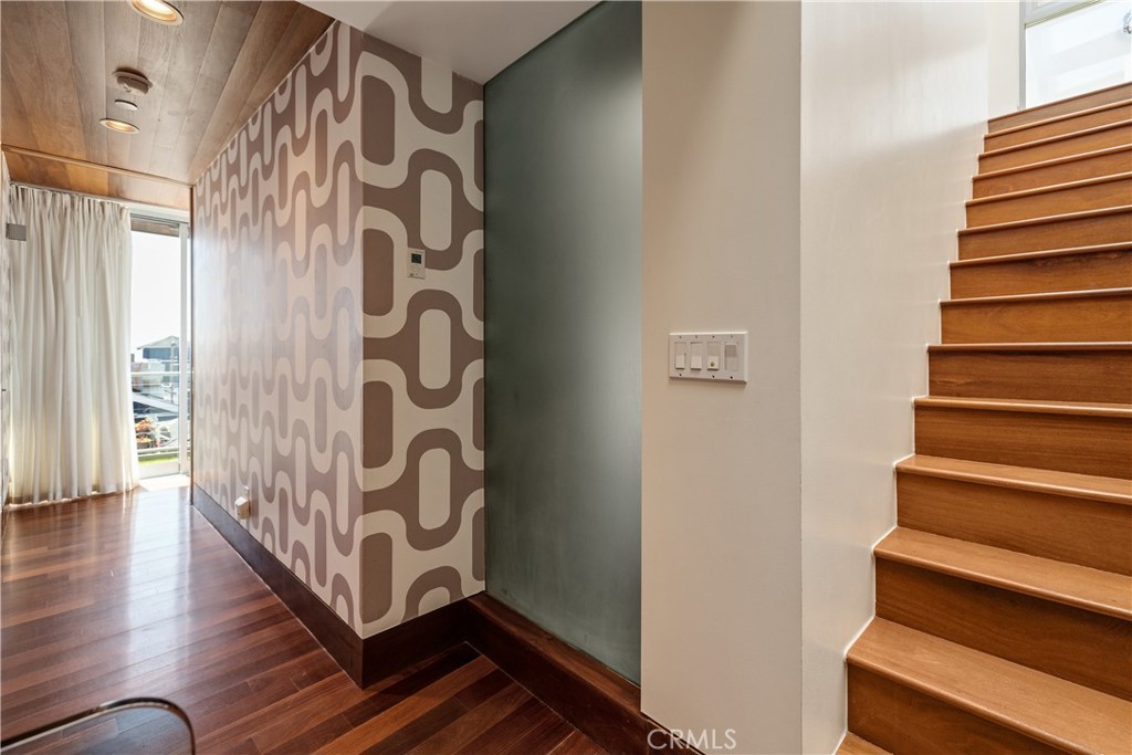 217 9th Street Manhattan Beach, CA 90266 - Photo 23 of 42