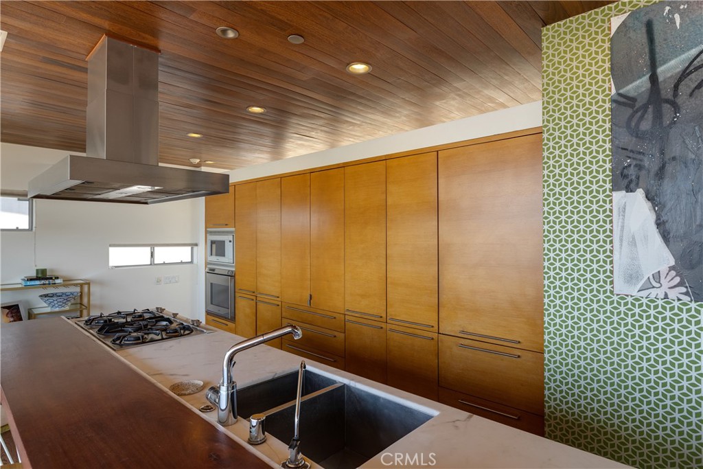 217 9th Street Manhattan Beach, CA 90266 - Photo 6 of 42