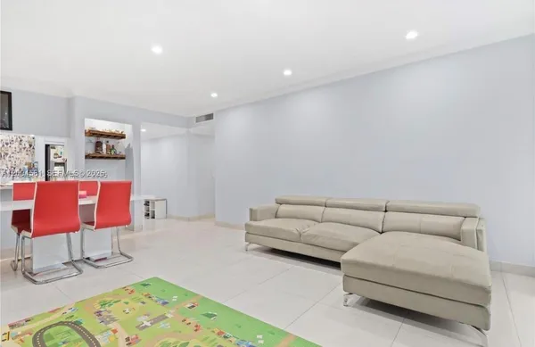$285,000 | 440 East 23rd Street, Unit 1310, Hialeah, FL 33013