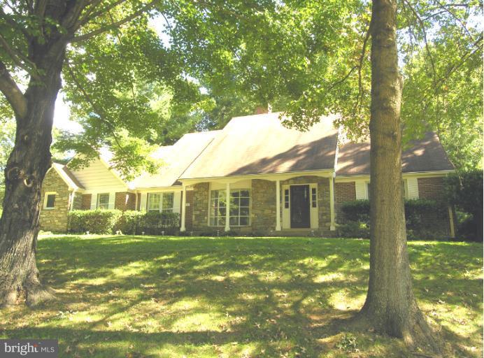 819 Ridge Drive McLean, VA 22101 - Photo 2 of 17 Exterior (Front)