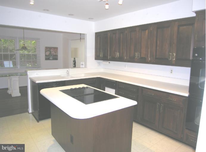 819 Ridge Drive McLean, VA 22101 - Photo 7 of 17 Kitchen