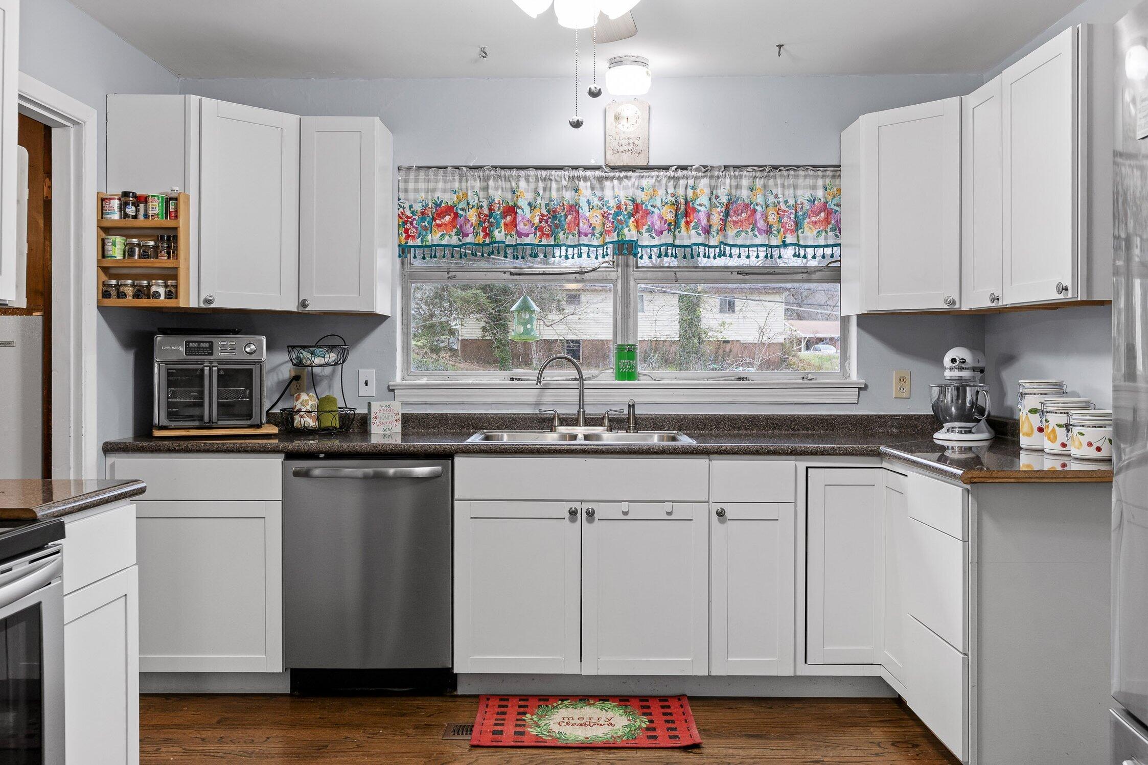 1102 Collins Circle Chattanooga, TN 37411 - Photo 13 of 43 1102 Collins Cir