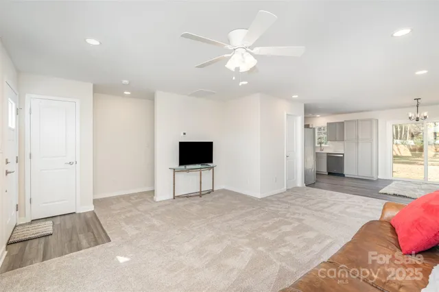 a view of livingroom with furniture