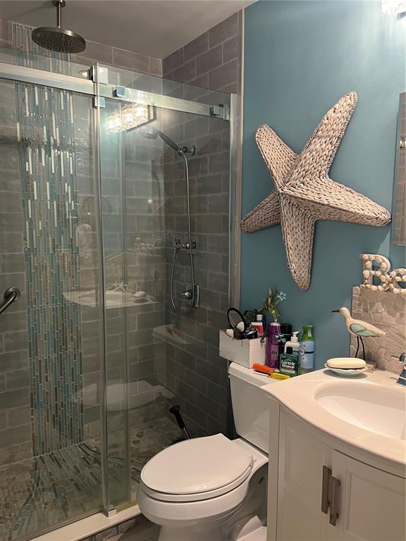 4154 66th St Circle West, Unit 4154 Bradenton, FL 34209 - Photo 19 of 28 a bathroom with a shower a toilet and sink