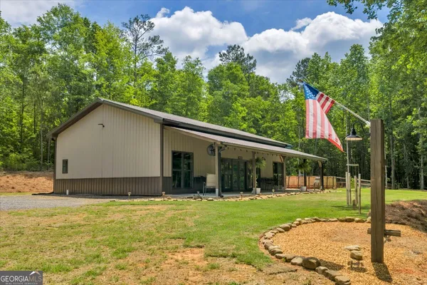 a view of a house with a backyard