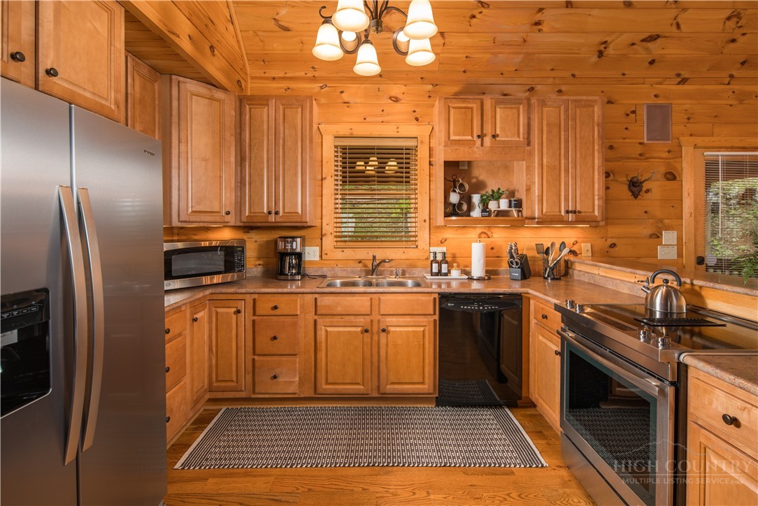 359 Running Deer Trail Boone, NC 28607 - Photo 6 of 35 Gallery Image 6