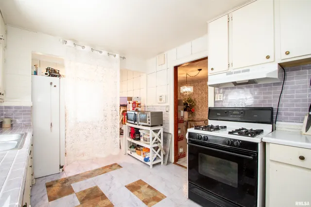 $99,900 | 2036 West Richwoods Boulevard, Peoria, IL 61604