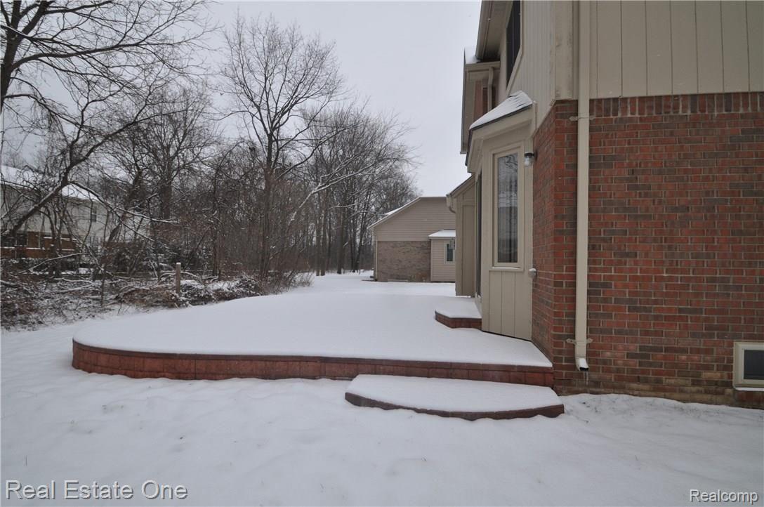 331 Mystic Valley Rochester, MI 48307 - Photo 38 of 39 39.JPG