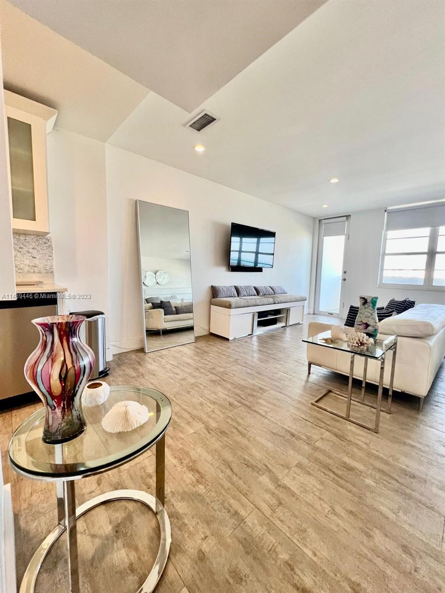 100 Lincoln Road, Unit 1629 Miami Beach, FL 33139 - Photo 2 of 16 Gallery Image 2